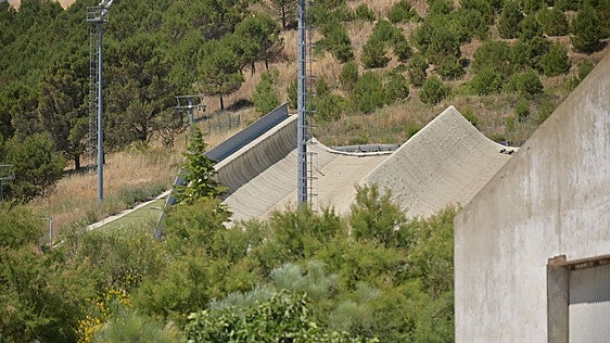 El PSOE pide desmantelar las «ruinas» de Meseta Ski dos años después de la sentencia condenatoria