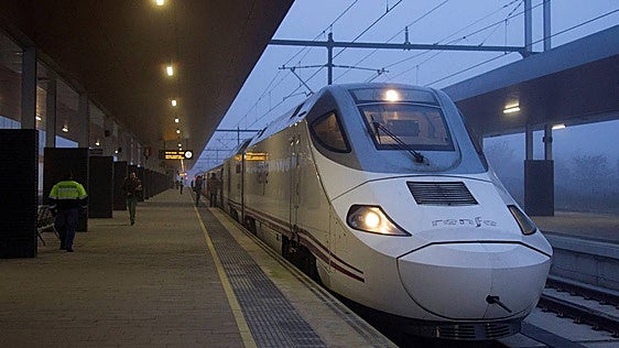Renfe asegura que el 'Tren madrugador' Zamora-Madrid «no es viable por motivos operativos y por demanda insuficiente»