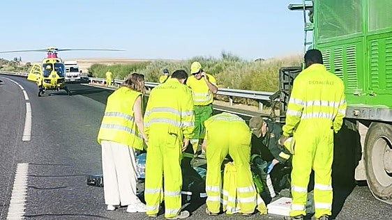 Se da a la fuga tras atropellar a un operario de asfalto entre Salamanca y Valladolid en las obras de la autovía