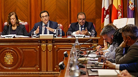 El pleno de la Diputación rechaza el adelanto de los anticipos de la recaudación a los ayuntamientos