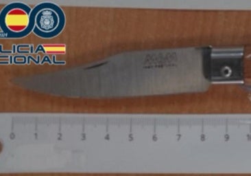 La navaja empleada en la amenaza al vigilante de seguridad del supermercado.