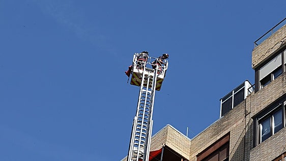Expectación por una intervención de los bomberos en Palencia