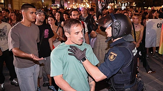 Las imágenes de la manifestación contra la empresa que desahució a Maricarmen en Valladolid