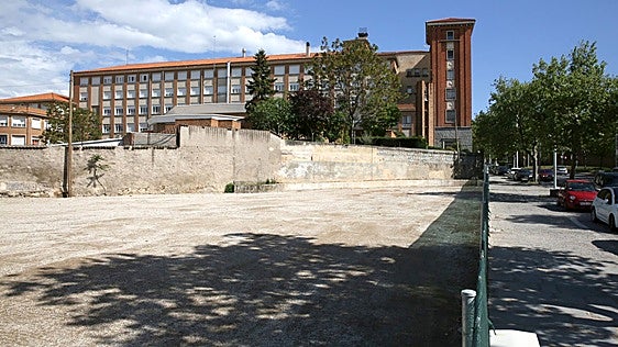 La cesión del solar del antiguo parque de bomberos aviva el debate por el modelo de vivienda pública