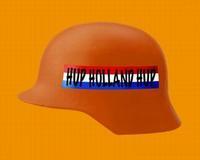 Una empresa vende cascos nazis naranjas para animar a Holanda en Alemania