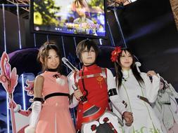 En la feria de los videojuegos no faltan las clásicas azafatas japonesas ataviadas al más puro estilo manga. /Afp