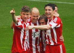 Müller acerca al Bayern de Múnich al trono germano