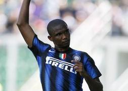 Eto'o rescata al Inter con dos goles