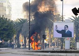 Ben Alí abandona Túnez y el Ejército toma el control