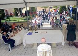 Los niños de Lorca celebran su comunión en las calles
