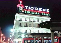 Coca-Cola ofrece su sede para colocar el cartel de 'Tío Pepe'