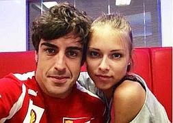 Fernando Alonso y su novia Dasha Kapustina. / Archivo