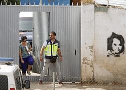 La madre de Ruth y José sale de la finca de Las Quemadillas. / Foto: Salas (Efe) | Vídeo: Ep