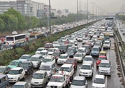 Fuerte atasco en Nueva Delhi como consecuencia del apagón. / Foto: Reuters