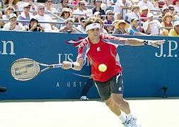 David Ferrer golpea una bola en la pista Granstand de Nueva York. / AFP