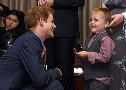 El hijo del príncipe Carlos asiste a la ceremonia de entrega de los premios Wellchild. / Foto: Efe | Vídeo: Europa Press