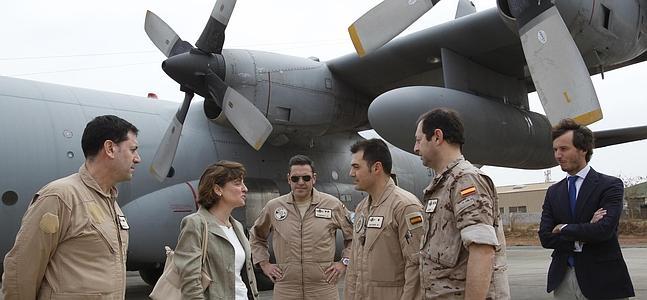 La cónsul española en Dakar recibe a la tripulación del Hércules. / RC