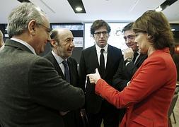 Yolanda Barcina (d) y Miguel Sanz (i), en Pamplona. / Foto: Efe | Vídeo: Atlas