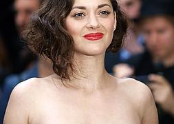 La media melena de Marion Cotillard. / Afp