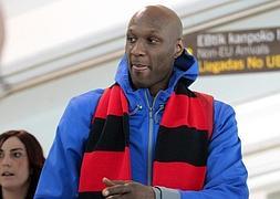 Lamar Odom llega al aeropuerto de Bilbao. / Luis Tejido (EFE) | VÍDEO EUROPA PRESS