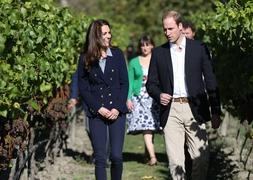 Los duques de Cambridge, hoy en Queenstown, Nueva Zelanda. / Afp
