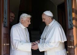 Benedicto xvi y francisco / Reuters