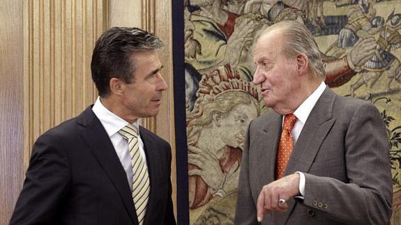 Don Juan Carlos, junto a Rassmunsen 