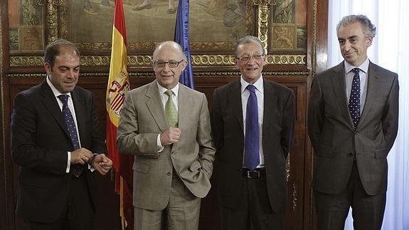 Lorenzo Amor, junto a Cristóbal Montoro, Sebastián Reyna y Miguel Ferré.