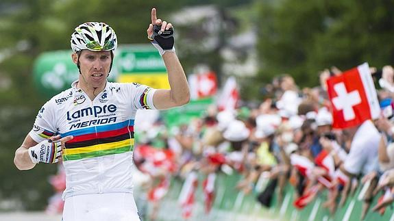 Rui Costa celebra su triunfo en Suiza. 