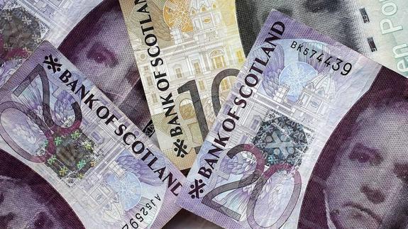 Un puñado de billetes escoceses 