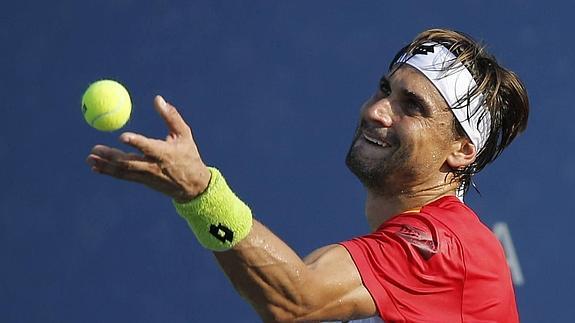 Ferrer saca durante su primer partido en el US Open. 