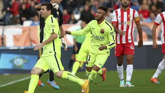 Neymar celebra su gol. 