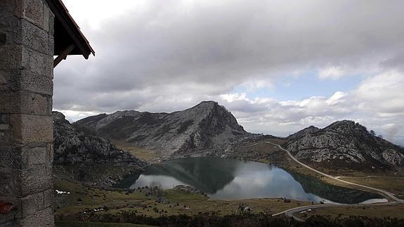 Vistas de los lagos de Covadonga, en el parque nacional de Picos de Europa. 