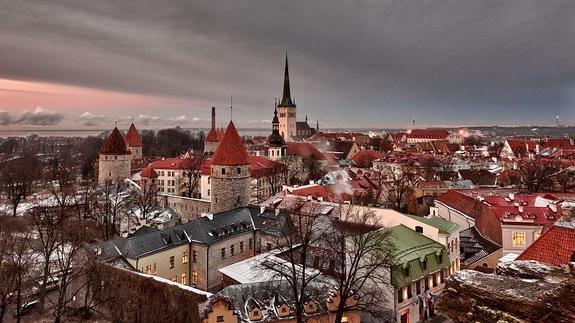 Vistas del casco antiguo de Tallinn. 