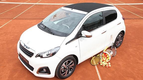 Peugeot 108 Open, top spin