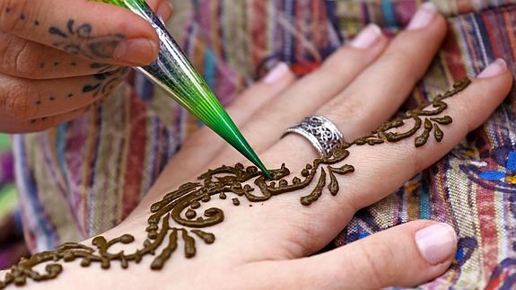 Los tatuajes con henna negra pueden producir alergias graves