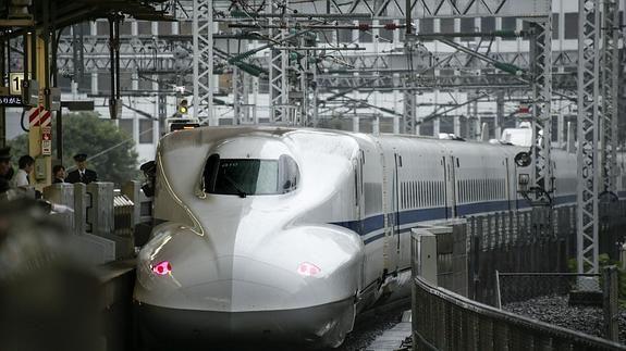 Fotografía de archivo del tren bala Shinkansen. 