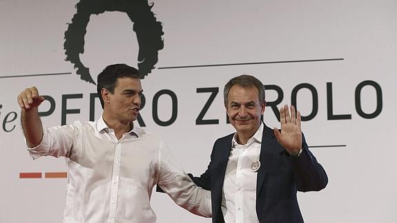 El secretario general del PSOE, Pedro Sánchez (i), y el expresidente del Gobierno, José Luis Rodríguez Zapatero.