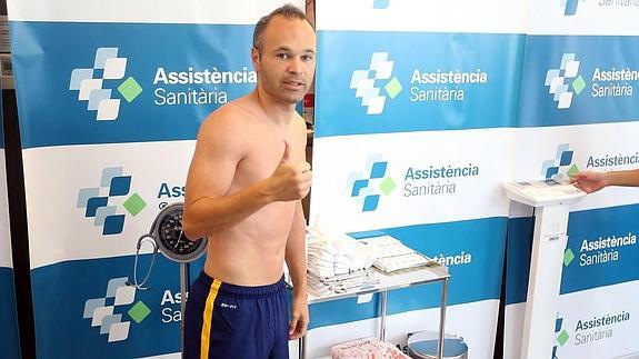 Iniesta, durante las pruebas médicas. 