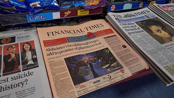 Un ejemplar del Financial Times en un quisco londinense.