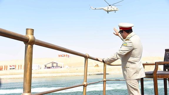 Al Sisi inaugura en nuevo Canal de Suez.