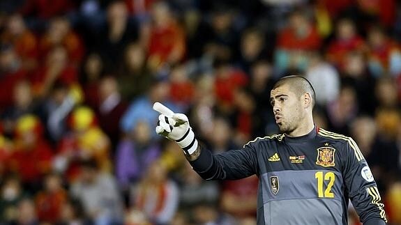 Valdés, en un partido con la selección española. 