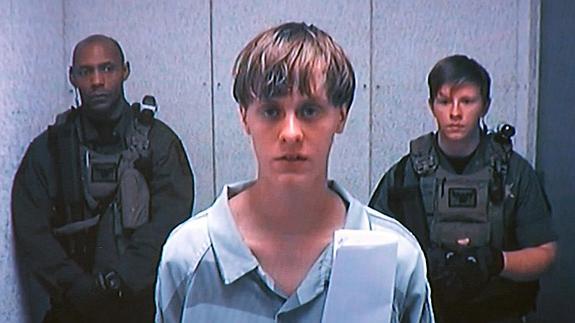 Dylann Roof durante una de las sesiones del juicio por la matanza de Charleston.