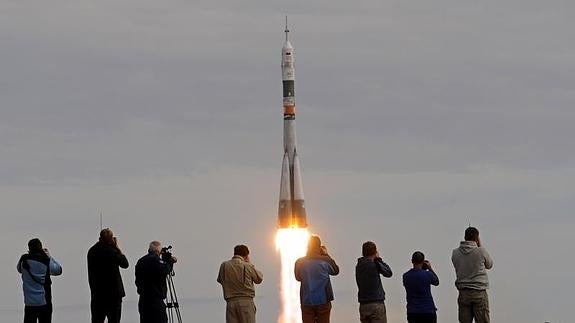 La nave Soyuz, en el momento del despegue. 