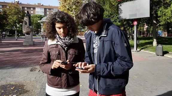 El principal uso de los smartphones en España es el envío de mensajes instantáneos.