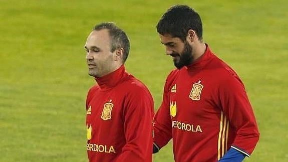 Iniesta e Isco, antes del entrenamiento. 