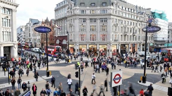 Vista de la plaza de Oxford Circus, en la zona comercial de Londres.