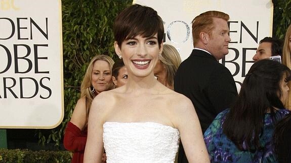 Anne Hathaway .