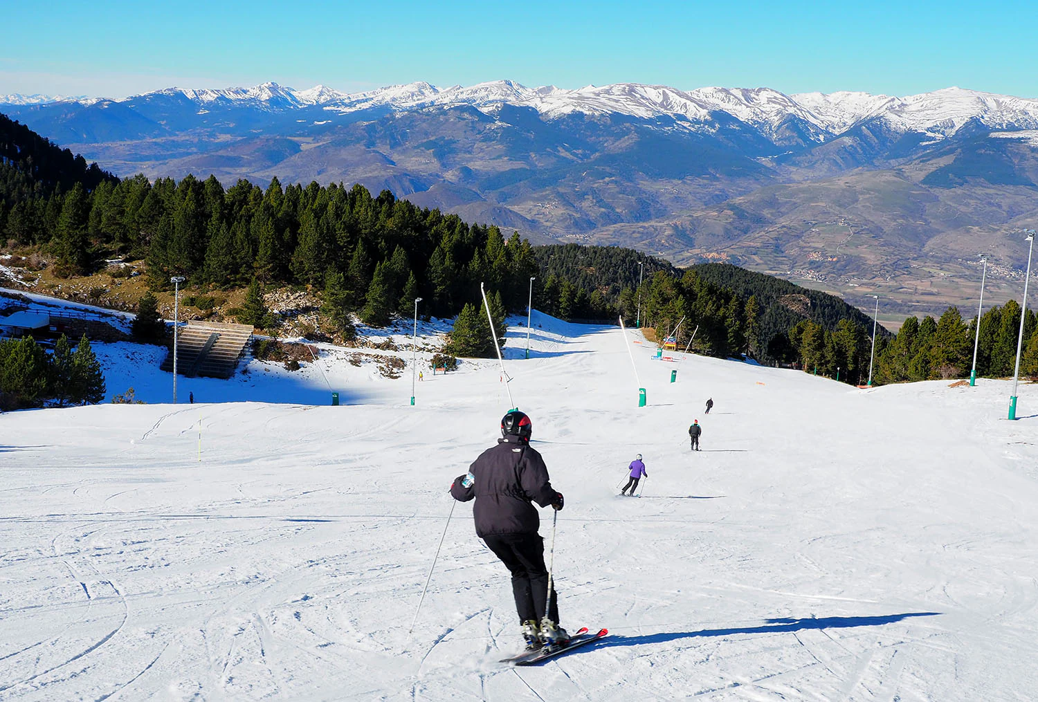 La pista de La Pleta, con aficionados desplazándose por ella