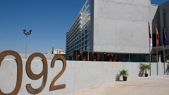 Cuartel de la Policía Local de Guadalajara donde el hombre se entregó.